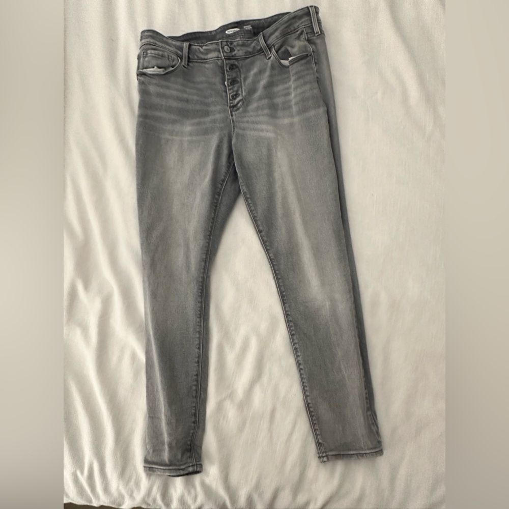 Old Navy Gray Skinny Jeans with Vintage Distressed Look